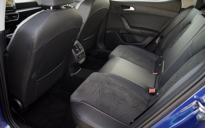 Seat Leon cena 77500 przebieg: 65906, rok produkcji 2021 z Kozienice małe 742